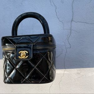 ❤️SOLD❤️ Rare Vintage Chanel quilted square cosmetic bag with handle